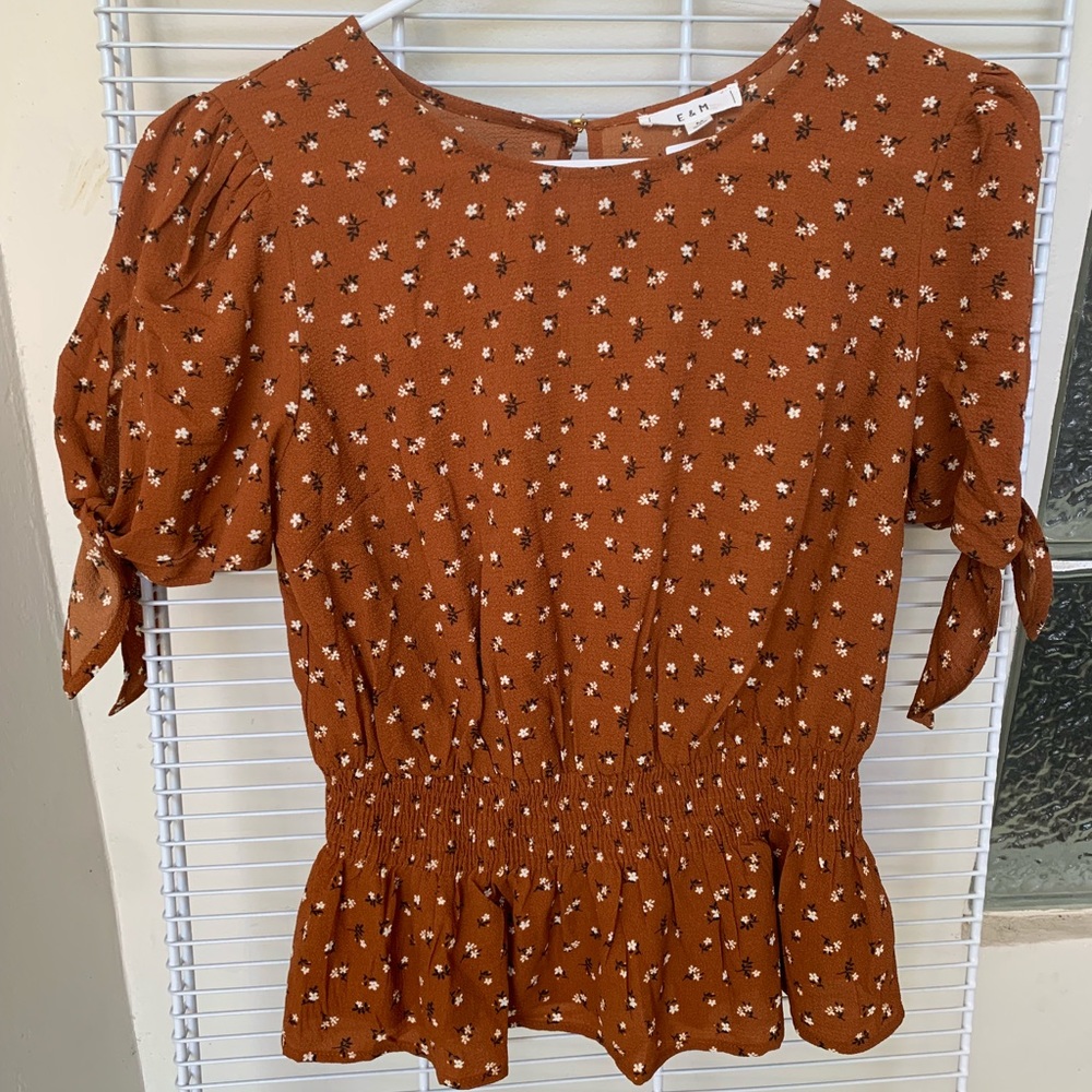 E&m floral top